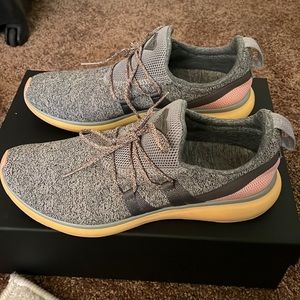 NWT Roxy sneakers size 9 ortholite